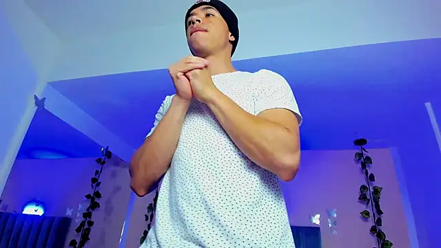 Snapshot of Muscle_Scott chatting on 11.10.25 Muscle Scott online show from 11.10.25