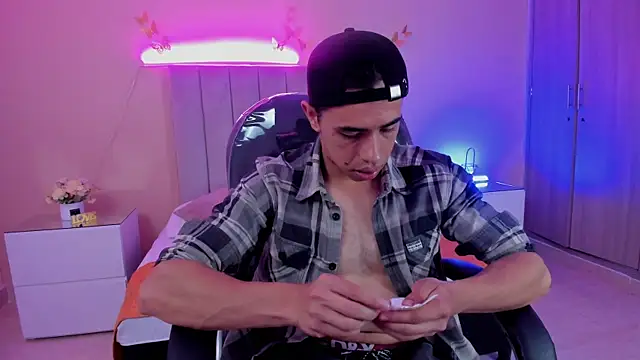 Snapshot of Muscle_Scott chatting on 11.13.25 Muscle Scott online show from 11.13.25