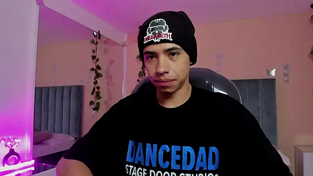 Snapshot of Muscle_Scott chatting on 11.16.25 Muscle Scott online show from 11.16.25