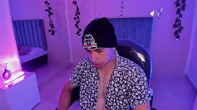 Snapshot of Muscle_Scott chatting on 11.17.25 Muscle Scott online show from 11.17.25