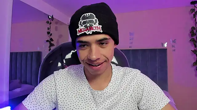 Snapshot of Muscle_Scott chatting on 11.21.25 Muscle Scott online show from 11.21.25