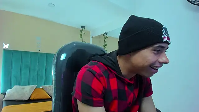 Snapshot of Muscle_Scott chatting on 12.01.25 Muscle Scott online show from 12.01.25