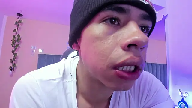 Snapshot of Muscle_Scott chatting on 12.02.25 Muscle Scott online show from 12.02.25