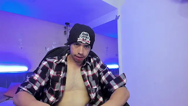 Snapshot of Muscle_Scott chatting on 12.20.25 Muscle Scott online show from 12.20.25