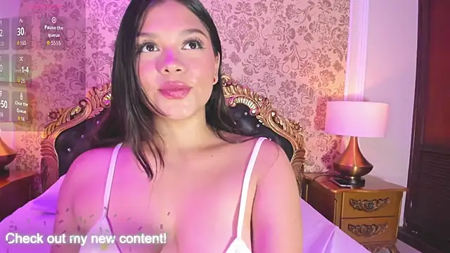 Snapshot of HatsaJones chatting on 11.18.25 HatsaJones online show from 11.18.25