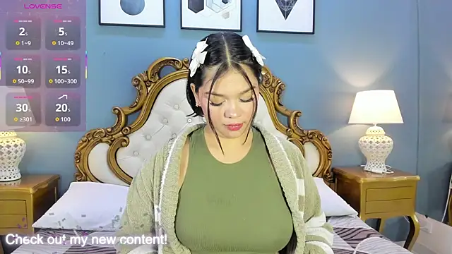 Snapshot of HatsaJones chatting on 01.13.26 HatsaJones online show from 01.13.26