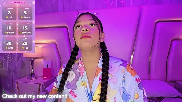 Snapshot of HatsaJones chatting on 02.08.26 HatsaJones online show from 02.08.26