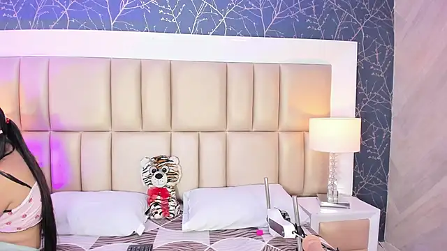 Snapshot of HatsaJones chatting on 02.28.26 HatsaJones online show from 02.28.26