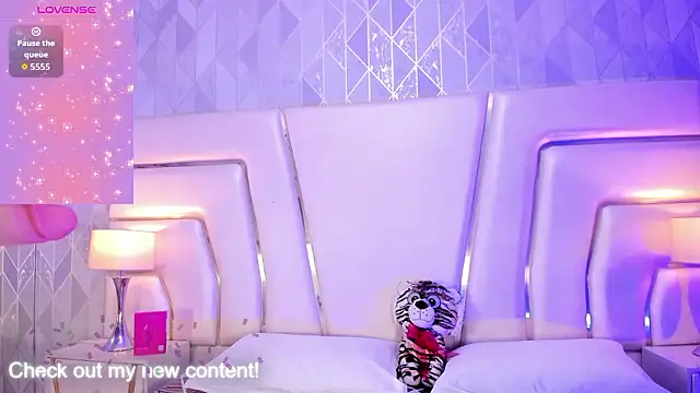 Snapshot of HatsaJones chatting on 03.07.26 HatsaJones online show from 03.07.26