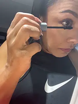 Snapshot of TiffanyyLam chatting on 09.12.25 TiffanyyLam online show from 09.12.25