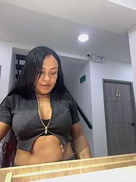 Snapshot of TiffanyyLam chatting on 09.14.25 TiffanyyLam online show from 09.14.25