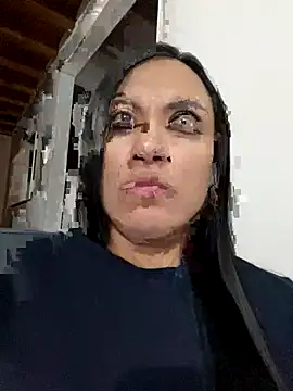 Snapshot of TiffanyyLam chatting on 09.22.25 TiffanyyLam online show from 09.22.25