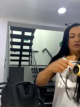 TiffanyyLam online show from 09.26.25