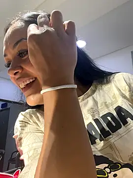 Snapshot of TiffanyyLam chatting on 11.01.25 TiffanyyLam online show from 11.01.25