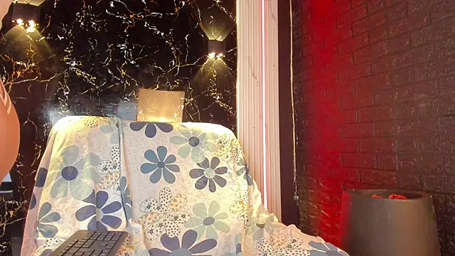 LolaXXXperience online show from 10.16.25