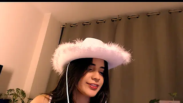 Snapshot of lanzybloom chatting on 10.17.25 lanzybloom online show from 10.17.25
