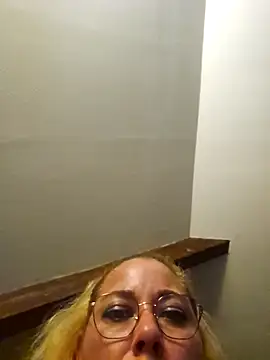 Snapshot of misscokine666 chatting on 10.03.25 misscokine666 online show from 10.03.25