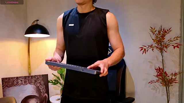 Snapshot of enzo_steel chatting on 02.12.26 enzo steel online show from 02.12.26