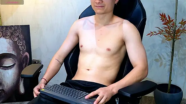 Snapshot of enzo_steel chatting on 02.19.26 enzo steel online show from 02.19.26