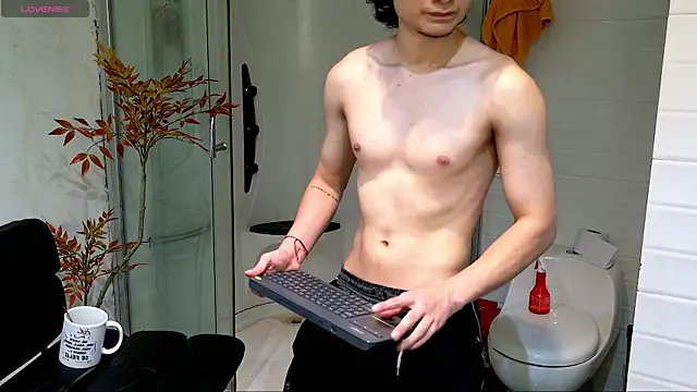 Snapshot of enzo_steel chatting on 03.18.26 enzo steel online show from 03.18.26