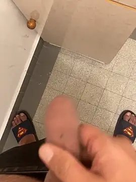 Snapshot of couplebest1 chatting on 10.05.25 couplebest1 online show from 10.05.25