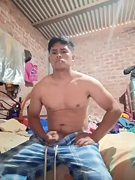 Snapshot of Gustavo1135e chatting on 12.21.25 Gustavo1135e online show from 12.21.25