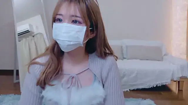 Snapshot of Una_chan_ chatting on 12.05.25 Una chan online show from 12.05.25