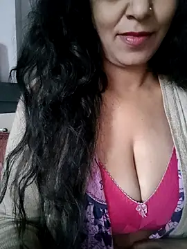 Snapshot of Deepa_Sharma143 chatting on 12.15.25 Deepa Sharma143 online show from 12.15.25