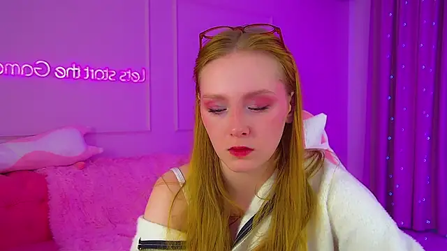 Snapshot of AgataFoxley chatting on 10.12.25 AgataFoxley online show from 10.12.25