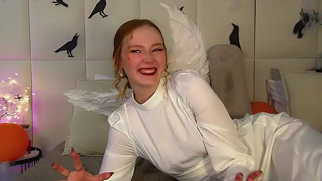 Snapshot of AgataFoxley chatting on 10.25.25 AgataFoxley online show from 10.25.25