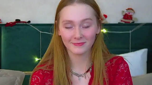 Snapshot of AgataFoxley chatting on 12.14.25 AgataFoxley online show from 12.14.25