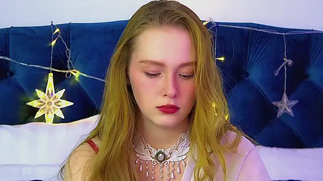 Snapshot of AgataFoxley chatting on 12.21.25 AgataFoxley online show from 12.21.25