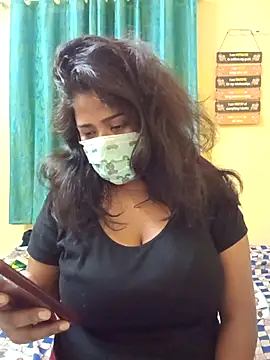 Snapshot of HAANNIAA chatting on 10.17.25 HAANNIAA online show from 10.17.25