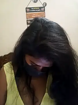 Snapshot of HAANNIAA chatting on 12.19.25 HAANNIAA online show from 12.19.25