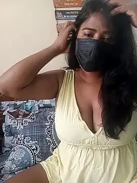 Snapshot of HAANNIAA chatting on 12.23.25 HAANNIAA online show from 12.23.25