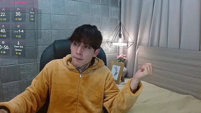 Snapshot of Iantwink18 chatting on 09.09.25 Iantwink18 online show from 09.09.25