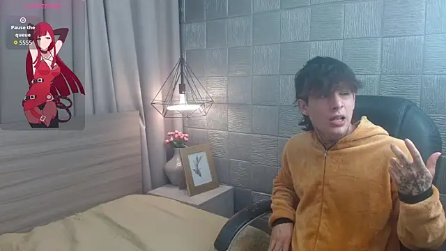 Snapshot of Iantwink18 chatting on 09.12.25 Iantwink18 online show from 09.12.25