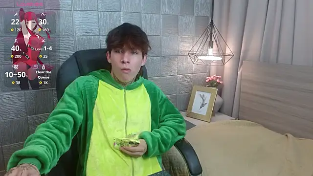 Snapshot of Iantwink18 chatting on 09.14.25 Iantwink18 online show from 09.14.25