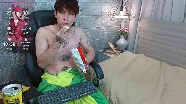 Snapshot of Iantwink18 chatting on 09.15.25 Iantwink18 online show from 09.15.25