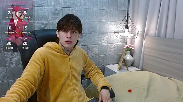 Snapshot of Iantwink18 chatting on 09.19.25 Iantwink18 online show from 09.19.25