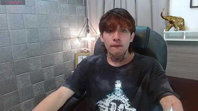 Snapshot of Iantwink18 chatting on 09.25.25 Iantwink18 online show from 09.25.25