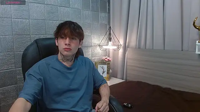 Snapshot of Iantwink18 chatting on 09.26.25 Iantwink18 online show from 09.26.25