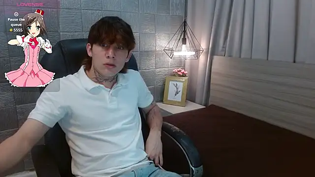 Snapshot of Iantwink18 chatting on 10.02.25 Iantwink18 online show from 10.02.25