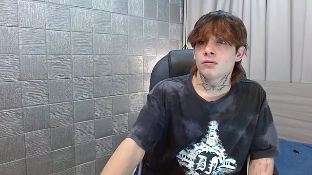 Snapshot of Iantwink18 chatting on 10.05.25 Iantwink18 online show from 10.05.25