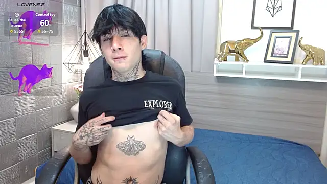 Snapshot of Iantwink18 chatting on 10.07.25 Iantwink18 online show from 10.07.25