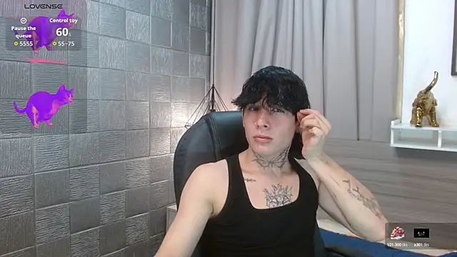 Snapshot of Iantwink18 chatting on 10.08.25 Iantwink18 online show from 10.08.25