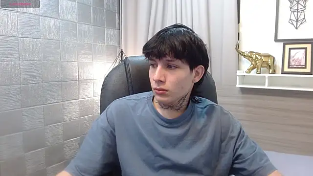 Snapshot of Iantwink18 chatting on 11.14.25 Iantwink18 online show from 11.14.25