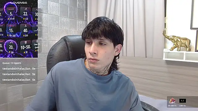 Snapshot of Iantwink18 chatting on 11.15.25 Iantwink18 online show from 11.15.25