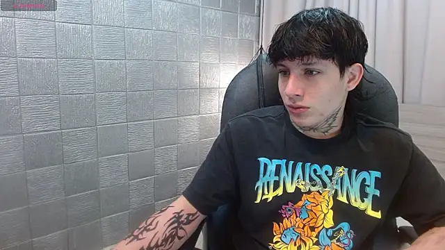 Snapshot of Iantwink18 chatting on 11.19.25 Iantwink18 online show from 11.19.25