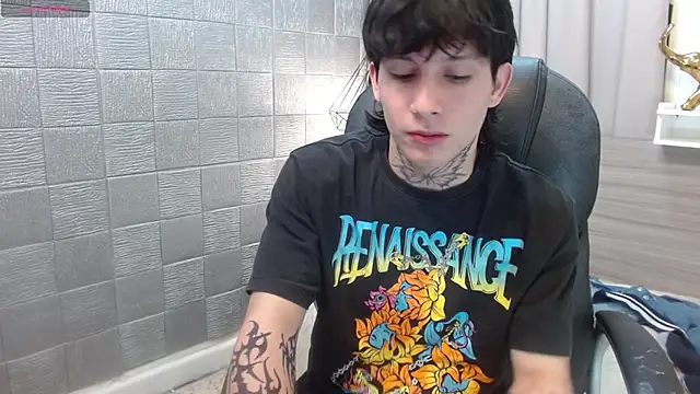 Snapshot of Iantwink18 chatting on 11.20.25 Iantwink18 online show from 11.20.25